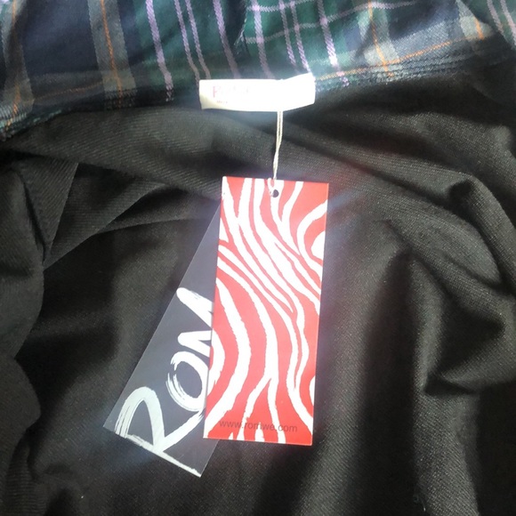 Cropped zip up with good and flannel - Picture 3 of 3